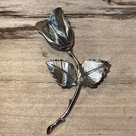Giovanni Silver Toned Rose Bud Flower Brooch Pin- Free Shipping - Picture 1 of 6